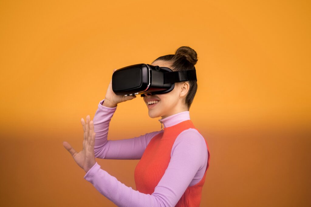 What is the future of Virtual Reality (VR) technology? What factors limits it on becoming perfect?